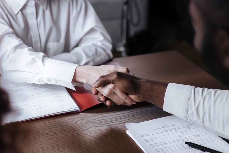 Commission agents handling textile party ledgers and vouchers with Budnet ERP